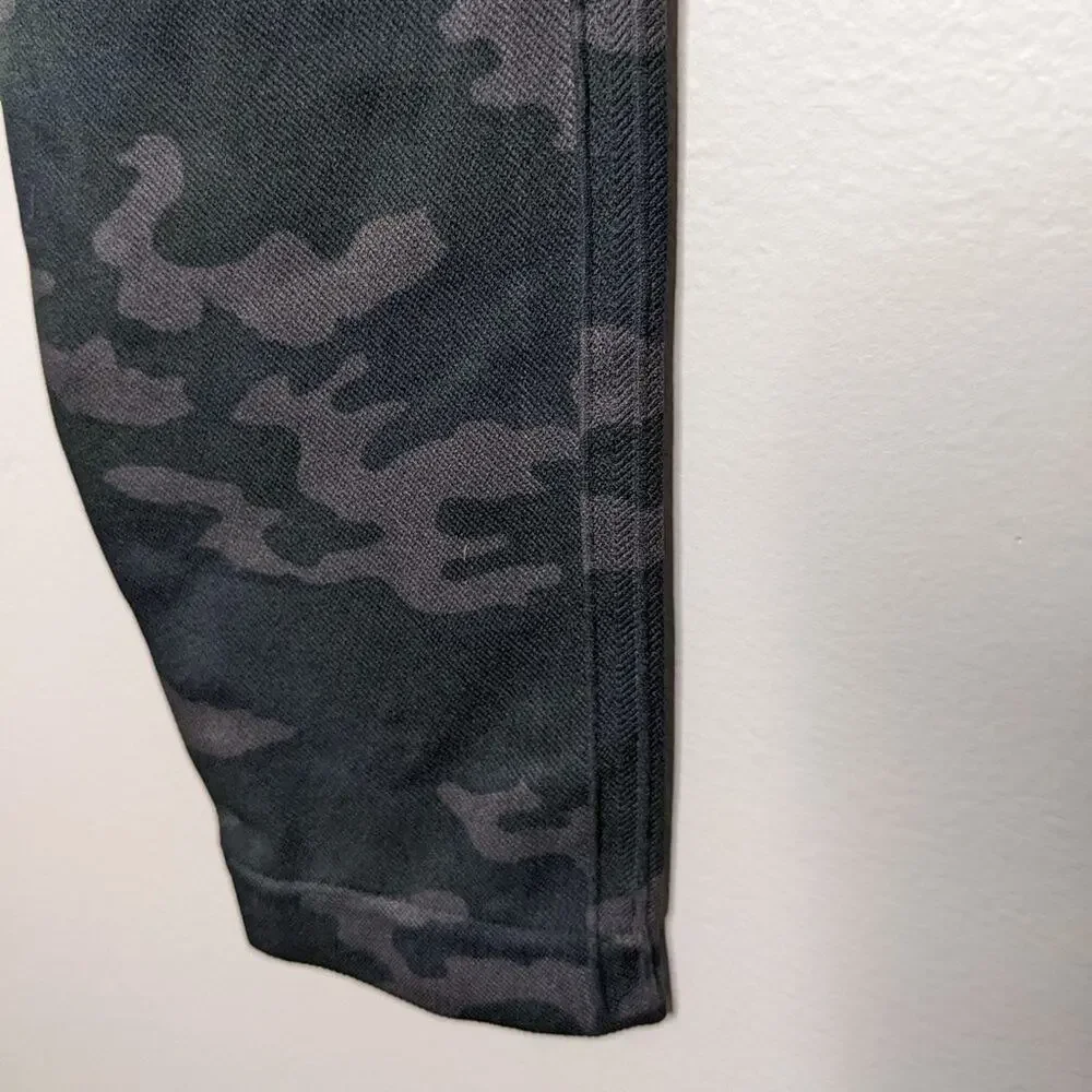 Spanx Camo Print Look at Me Now Cropped Seamless Leggings Size Large - Picture 4 of 7